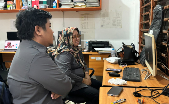 Ketua dan Anggota Bawaslu Kabupaten Takalar mengikuti Zoom Meeting Sosialisasi Bawaslu Membelajarkan vol II