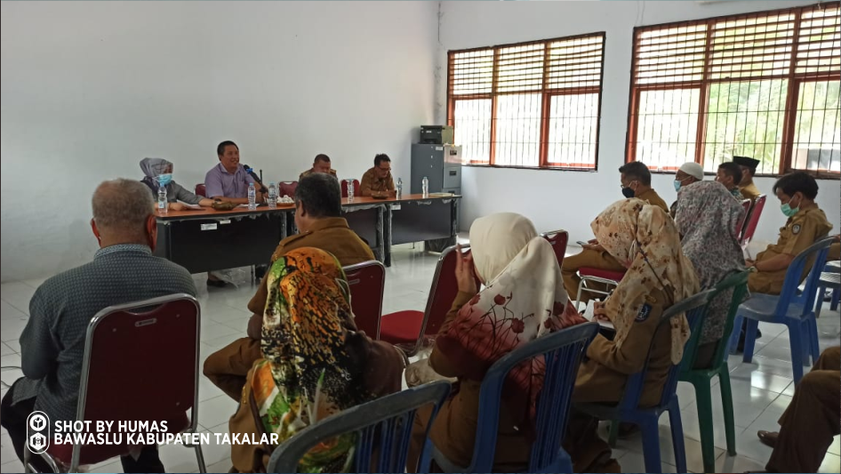 Dihadapan Kepala Sekolah, Bawaslu Takalar Sosialisasi Lomba Video
