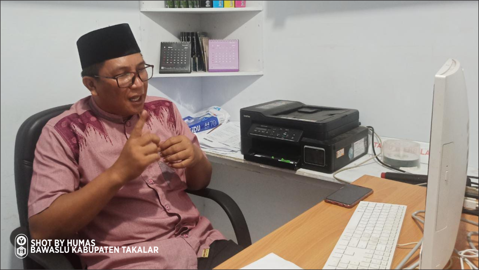 Ketua Bawaslu Takalar Edukasi Pemilih Pemula pada Kegiatan Sharing Around Democracy