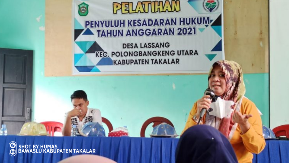 Nellyati Sosialisasikan Tolak Politik Uang Pada Kaum Perempuan Di Desa Lassang
