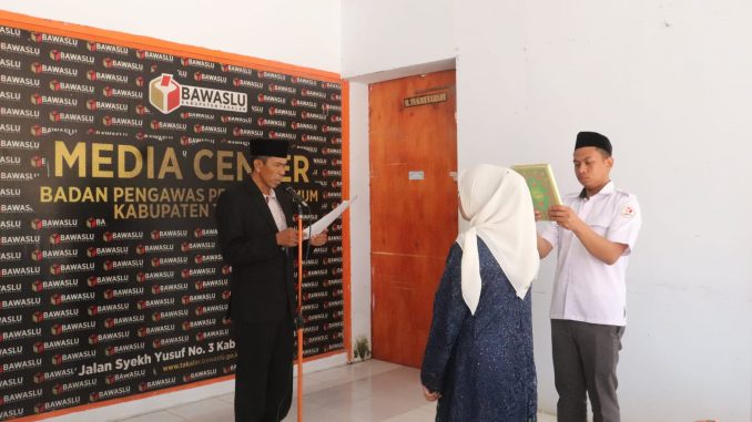 Lantik PAW Panwaslcam Kep. Tanakeke, Ketua Bawaslu Tegaskan Langsung Bekerja dan Jaga Integritas