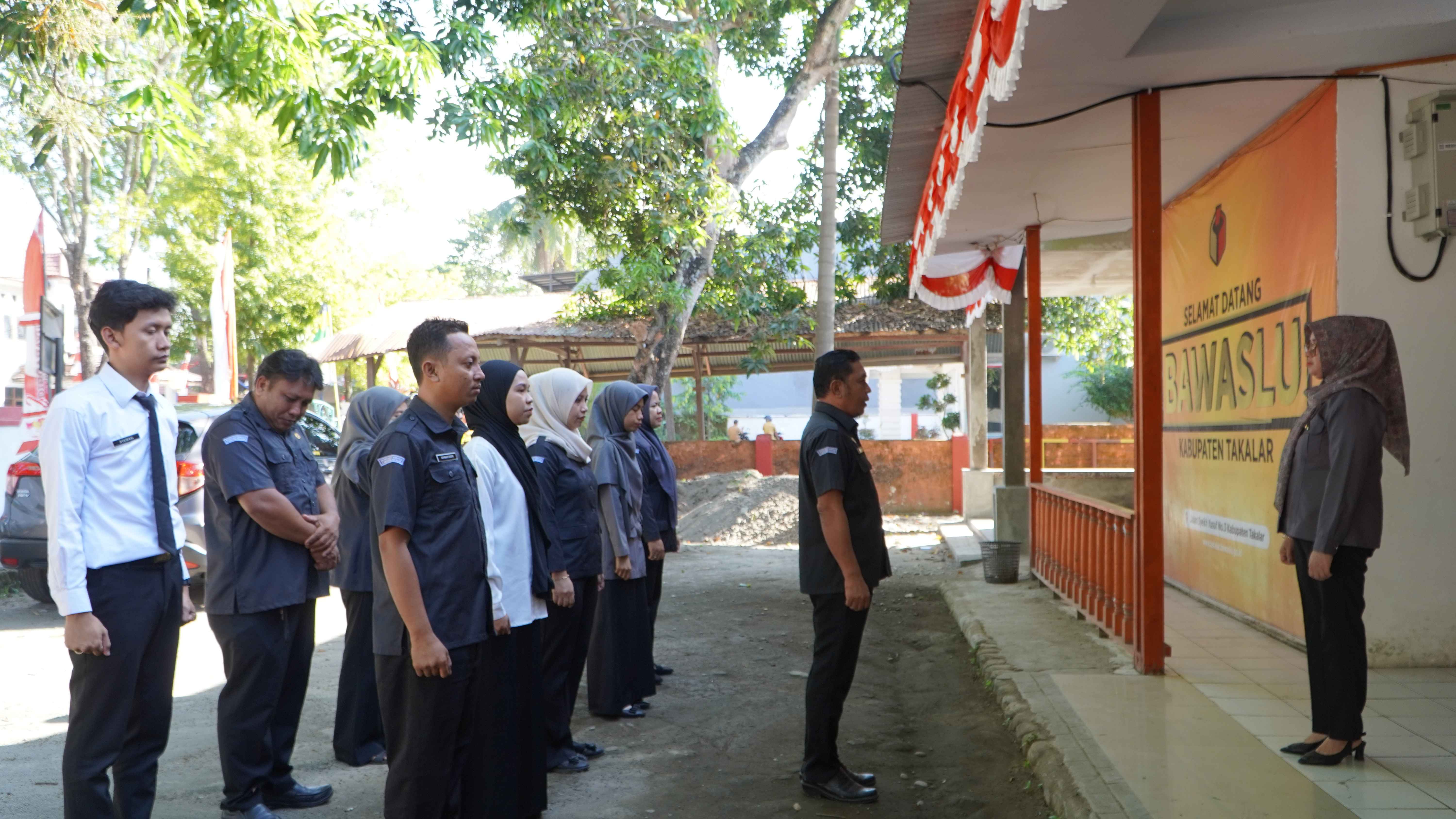 Ketua Bawaslu Takalar Pimpin Apel Pagi, Senin 25 Agustus 2025