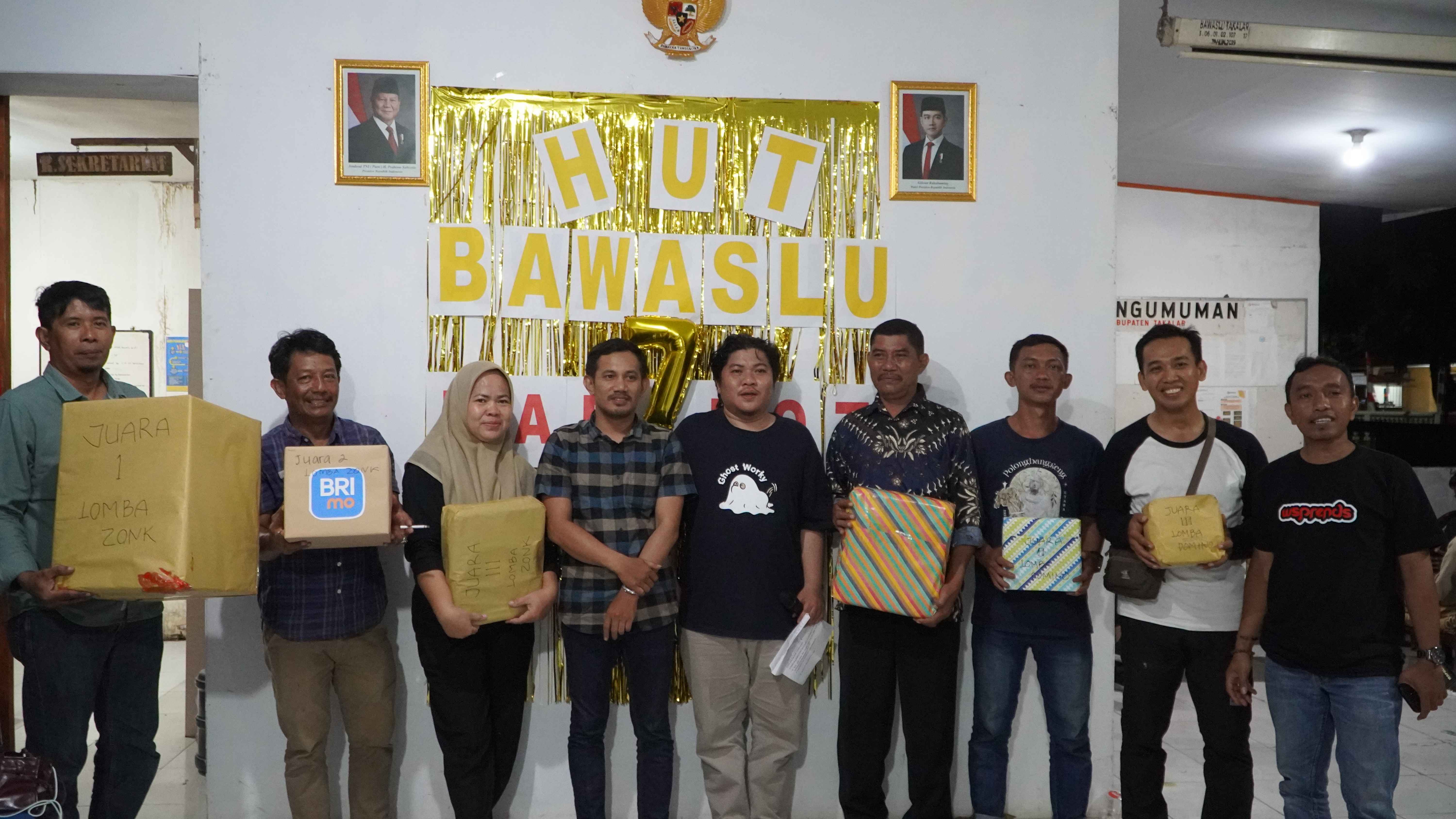 Penyerahan Hadiah Berbagai Jenis Lomba Perayaan HUT ke-7 Bawaslu Kabupaten/Kota dan HUT ke-80 RI