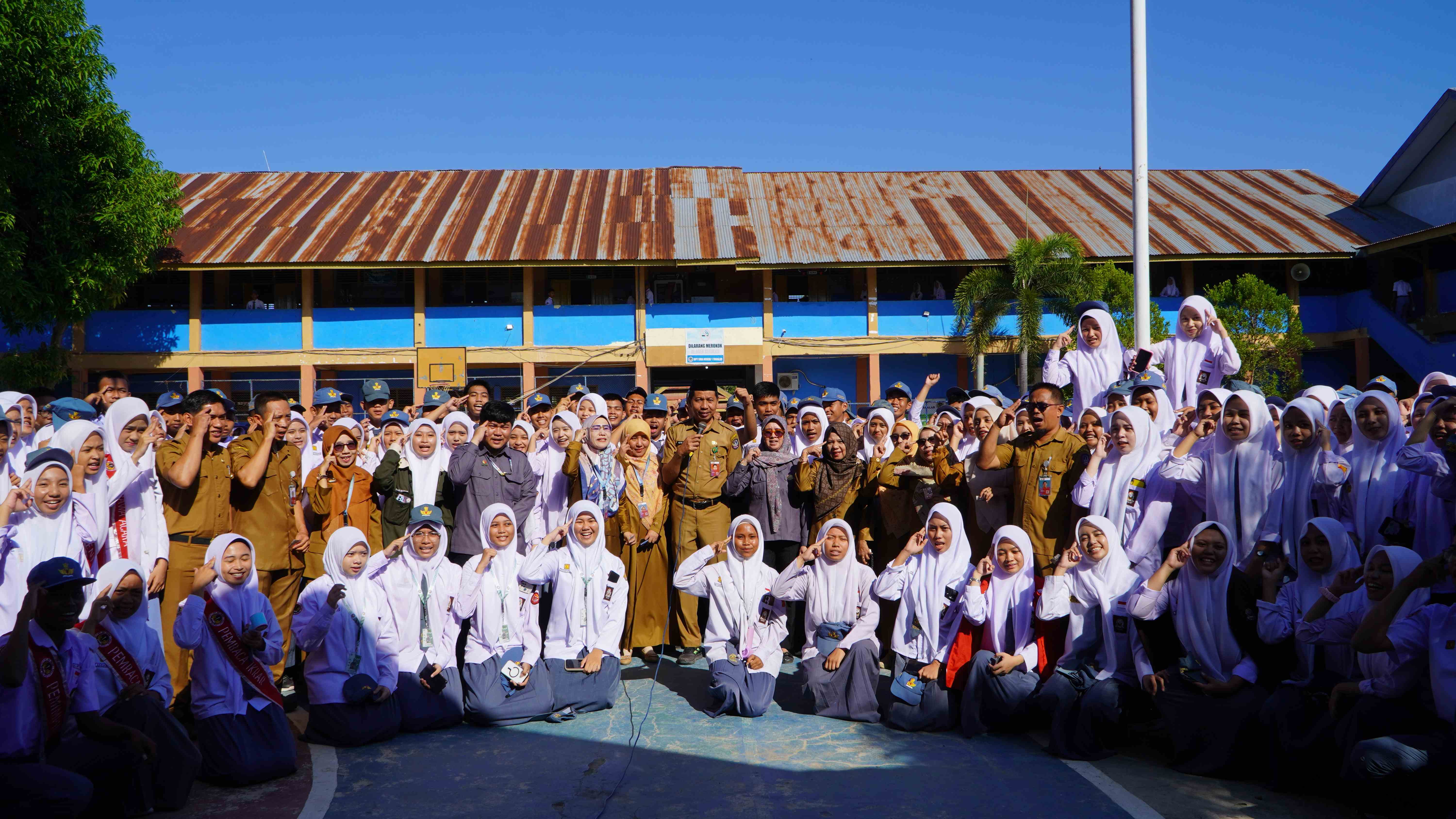 Ketua Bawaslu Takalar jadi Pembina Upacara di SMAN 1 Takalar