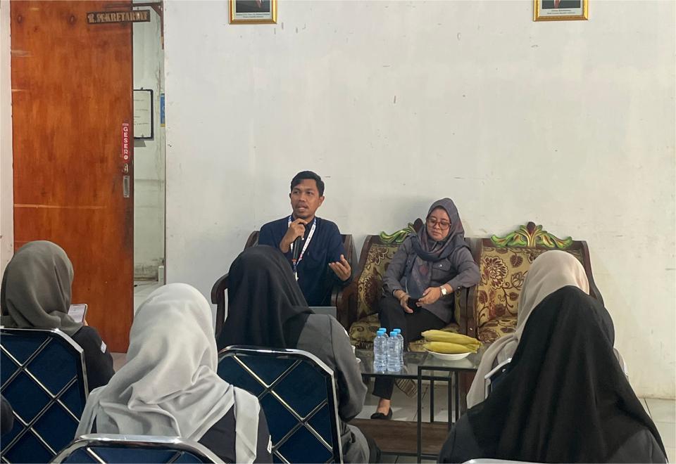 Google.org hadir sebagai pemantik pada Sindi (Senin Diskusi) Bawaslu Takalar