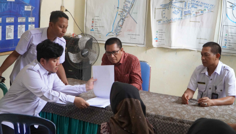 Bawaslu Takalar Awasi KPU Kroscek Dokumen Pemilih Meninggal di Kantor Kelurahan