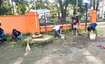 Jajaran Sekretariat Bawaslu Takalar Kerja Bakti di Hari Jum'at Bersih