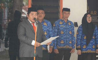 Pimpinan Bawaslu Takalar Sebagai Inspektur Upacara HUT RI ke 80 di Halaman Kantor Bawaslu