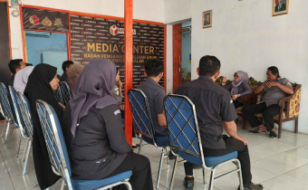 Ketua Bawaslu Takalar Rapat Persiapan Kegiatan Penguatan Kelembagaan Pengawas Pemilu Pasca Apel Pagi