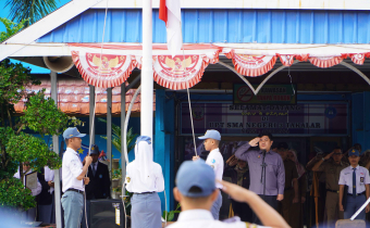 Pimpinan Bawaslu Takalar Jadi Pembina Upacara di SMAN 3 Takalar