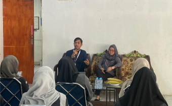 Google.org hadir sebagai pemantik pada Sindi (Senin Diskusi) Bawaslu Takalar