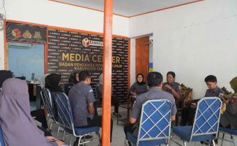 Divisi SDMO Bawaslu Takalar Paparkan Caput, BMN dan WFH pada Sindi sesi ke-8