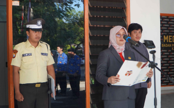 Ketua Bawaslu Takalar sebagai Pembina Upacara HUT Proklamasi Kemerdekaan RI ke-81 di Kantor Bawaslu Takalar
