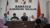 Pimpinan Bawaslu Provinsi Sulawesi Selatan, Andarias Duma'memaparkan Kajian Hukum di Bawaslu Kabupaten Takalar